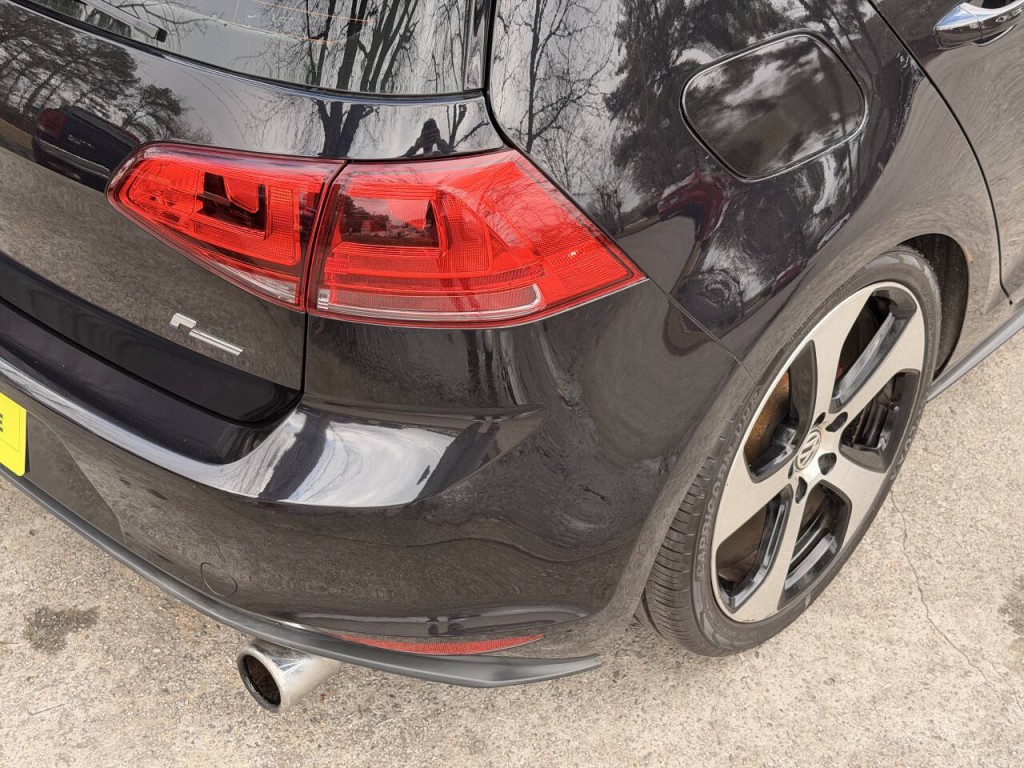 2015 Volkswagen GTI Image 30