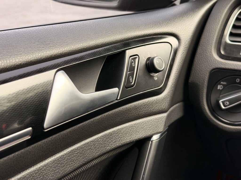 2015 Volkswagen GTI Image 33