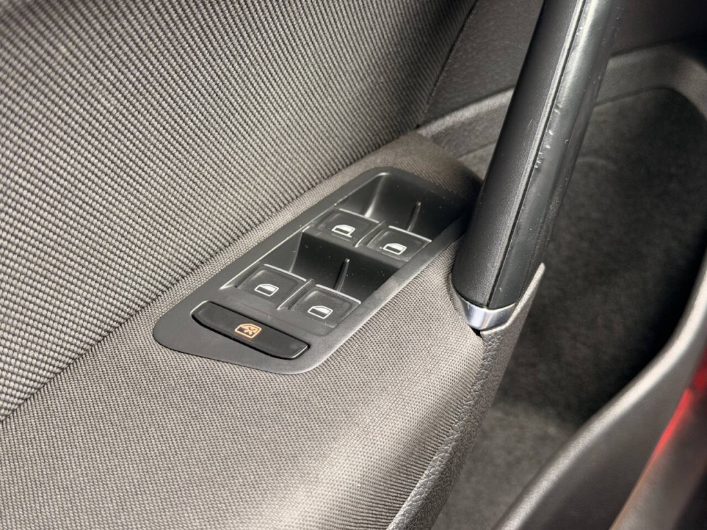 2015 Volkswagen GTI Image 36