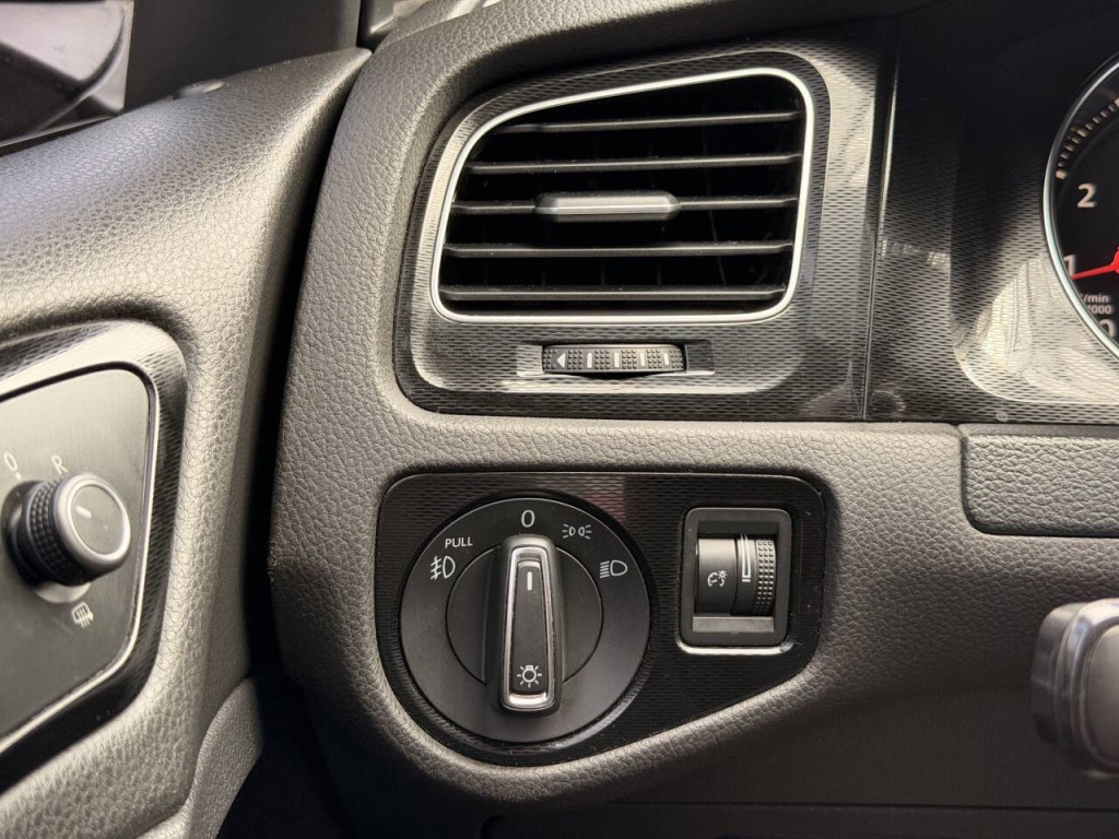 2015 Volkswagen GTI Image 38