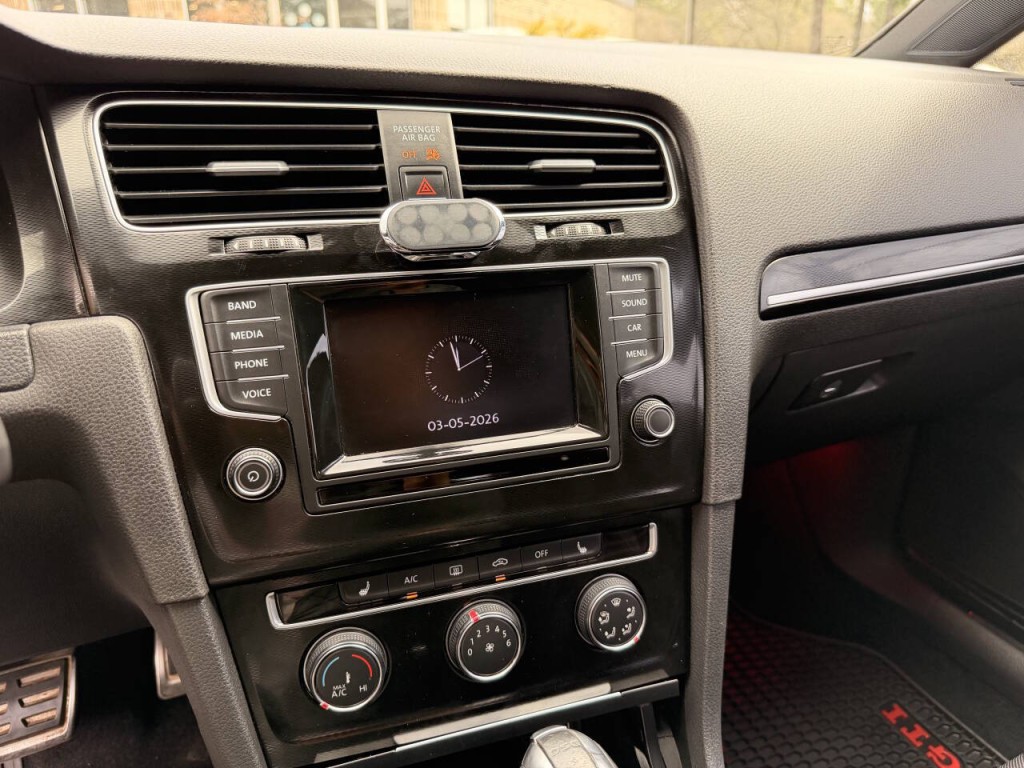 2015 Volkswagen GTI Image 43