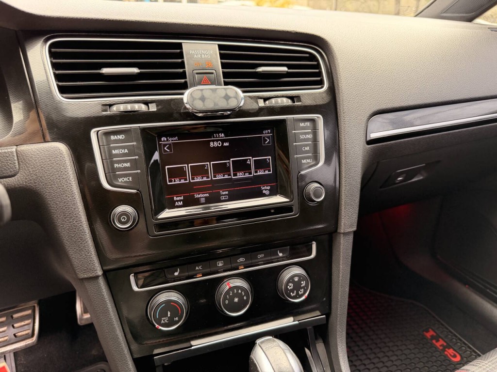 2015 Volkswagen GTI Image 44