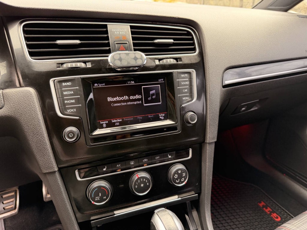 2015 Volkswagen GTI Image 45