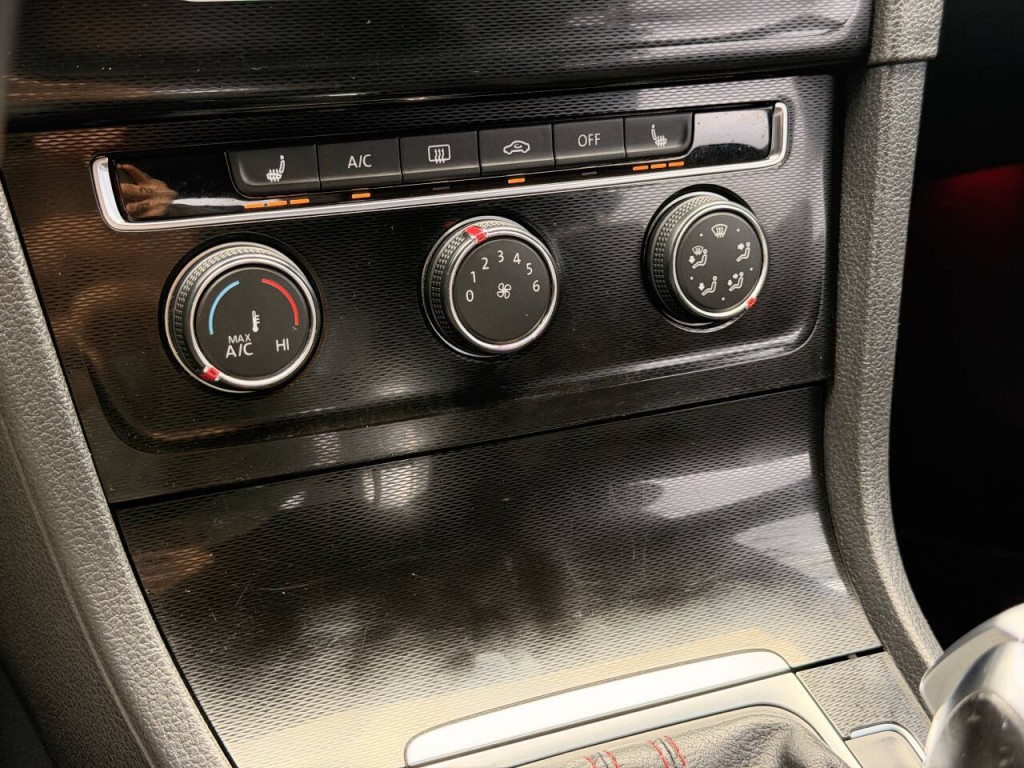 2015 Volkswagen GTI Image 48