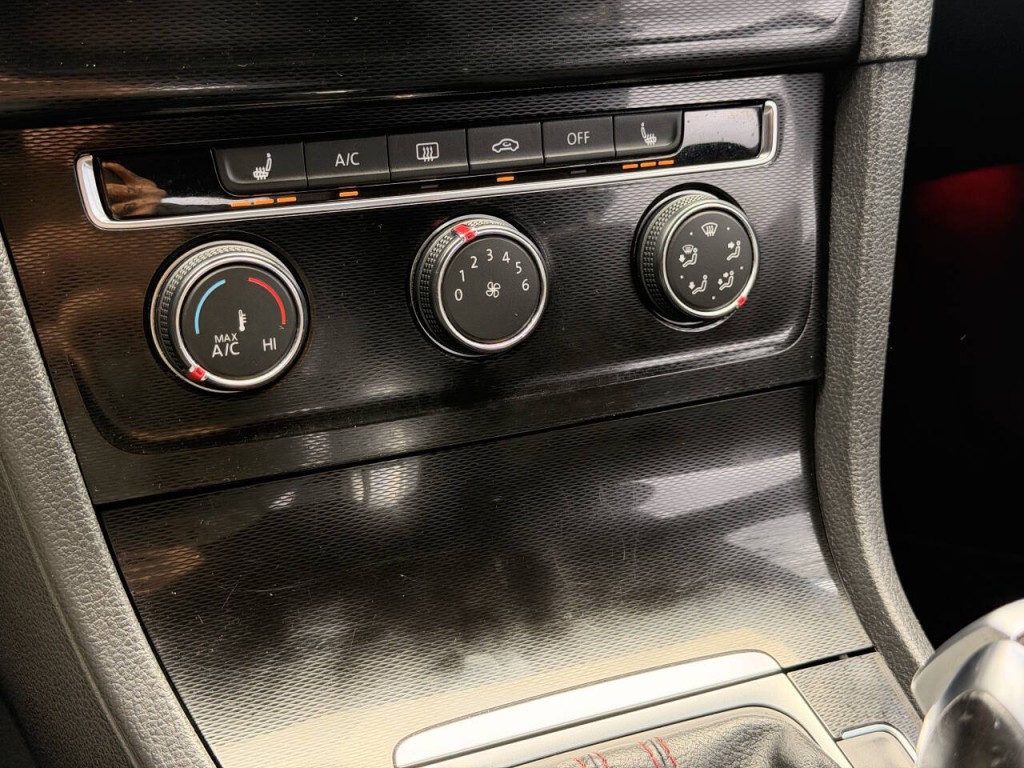 2015 Volkswagen GTI Image 49