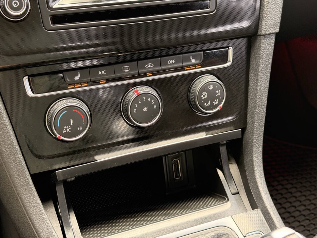 2015 Volkswagen GTI Image 50