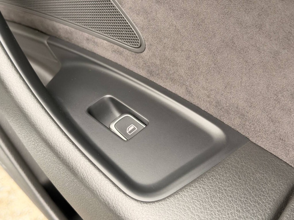 2013 Audi A8 Image 23