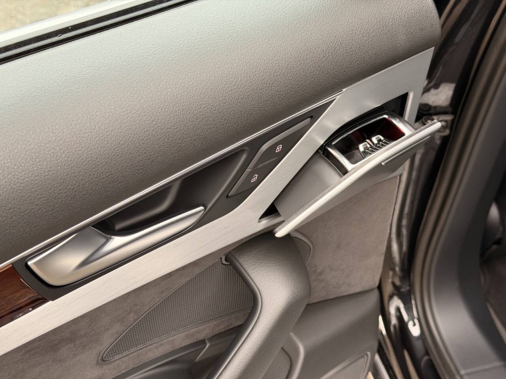 2013 Audi A8 Image 27