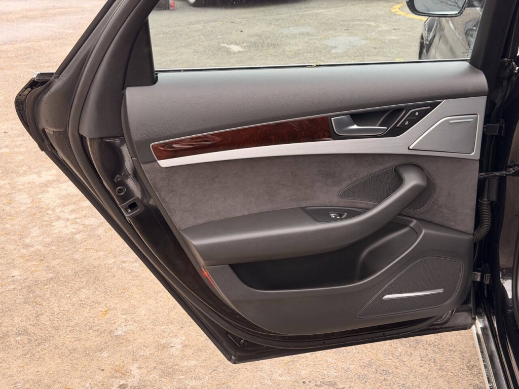 2013 Audi A8 Image 28