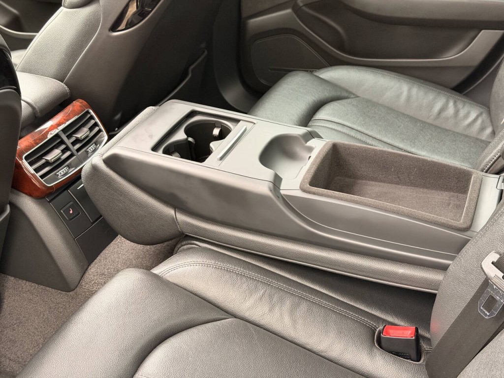 2013 Audi A8 Image 30