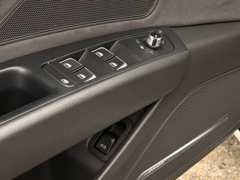 2013 Audi A8 Image 31