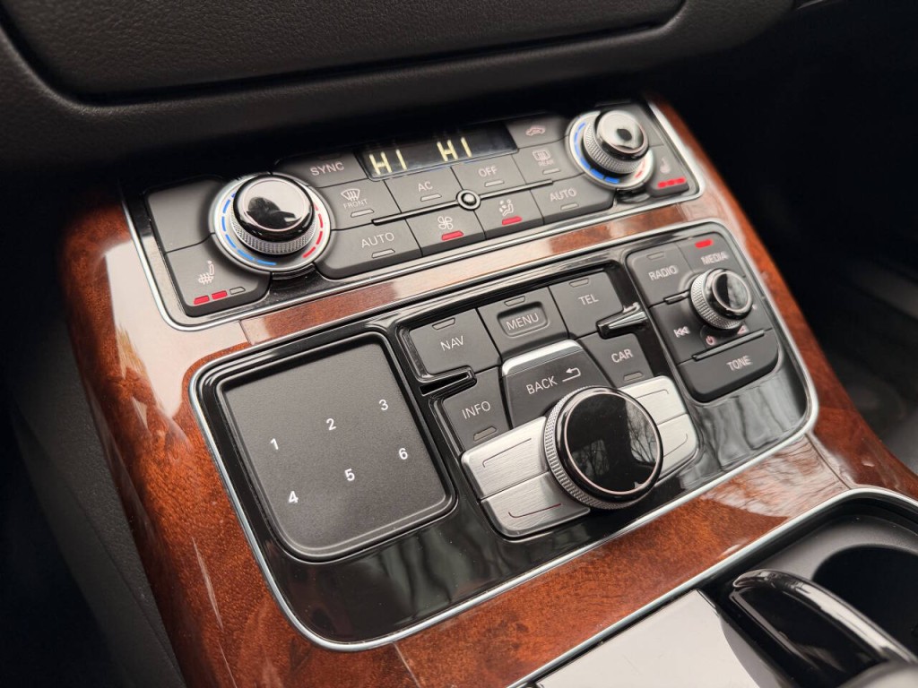 2013 Audi A8 Image 35