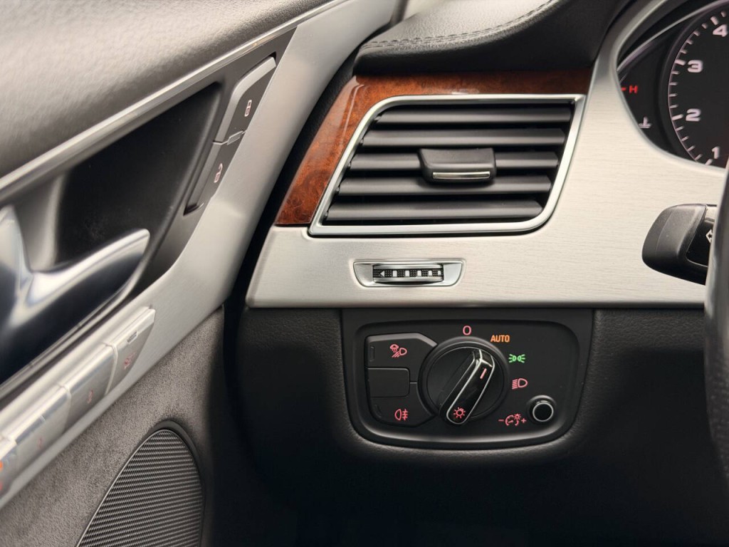 2013 Audi A8 Image 42