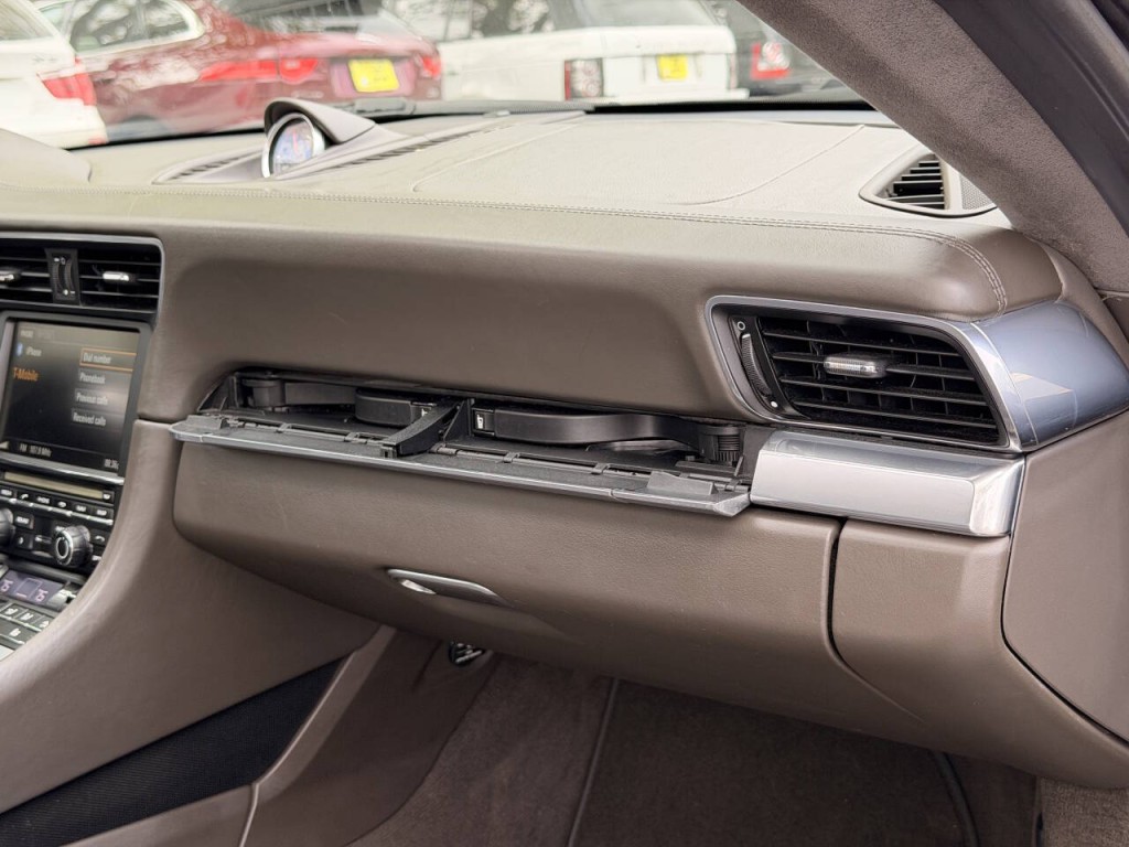 2012 Porsche 911 Image 38