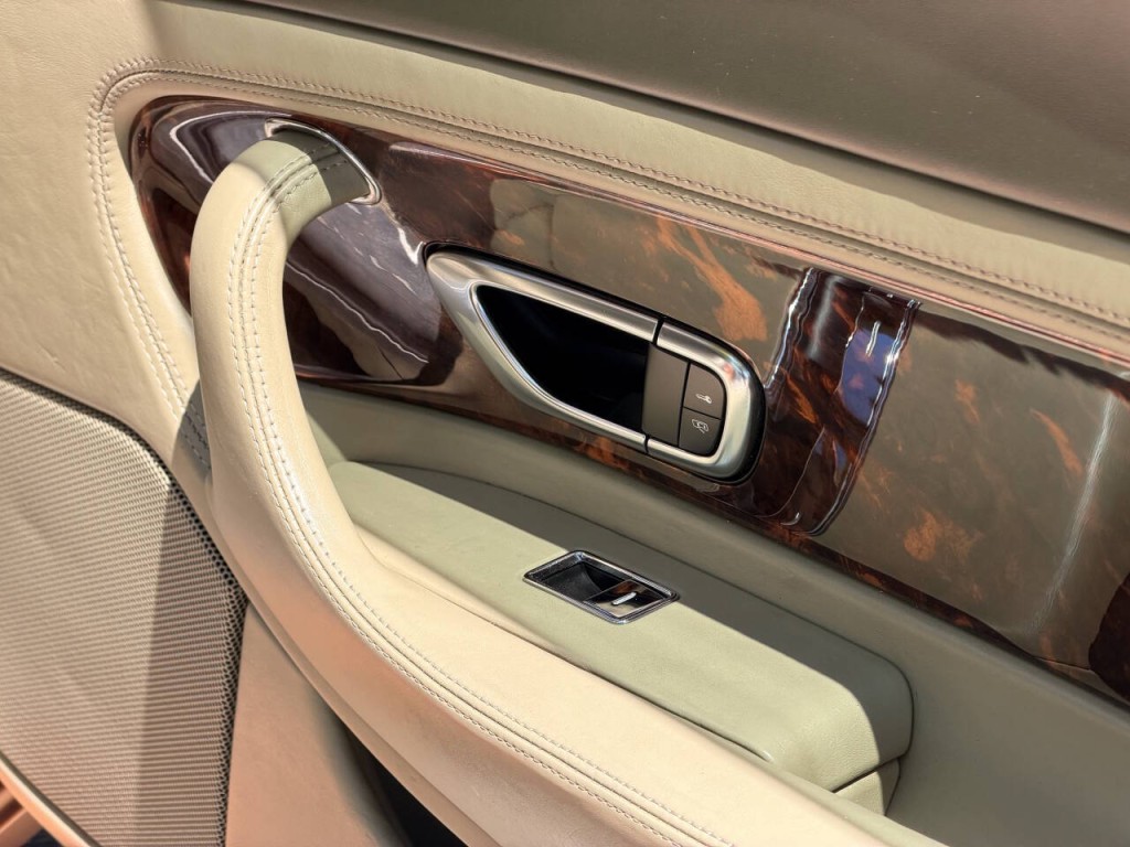 2005 Bentley Continental Image 22