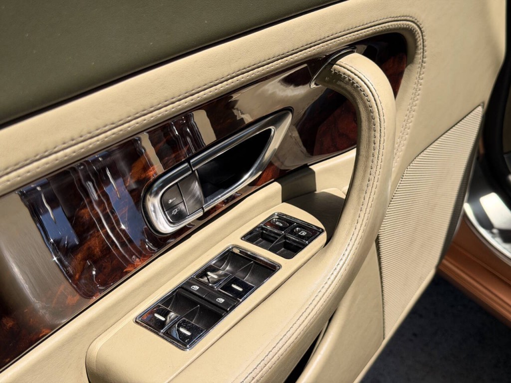 2005 Bentley Continental Image 25