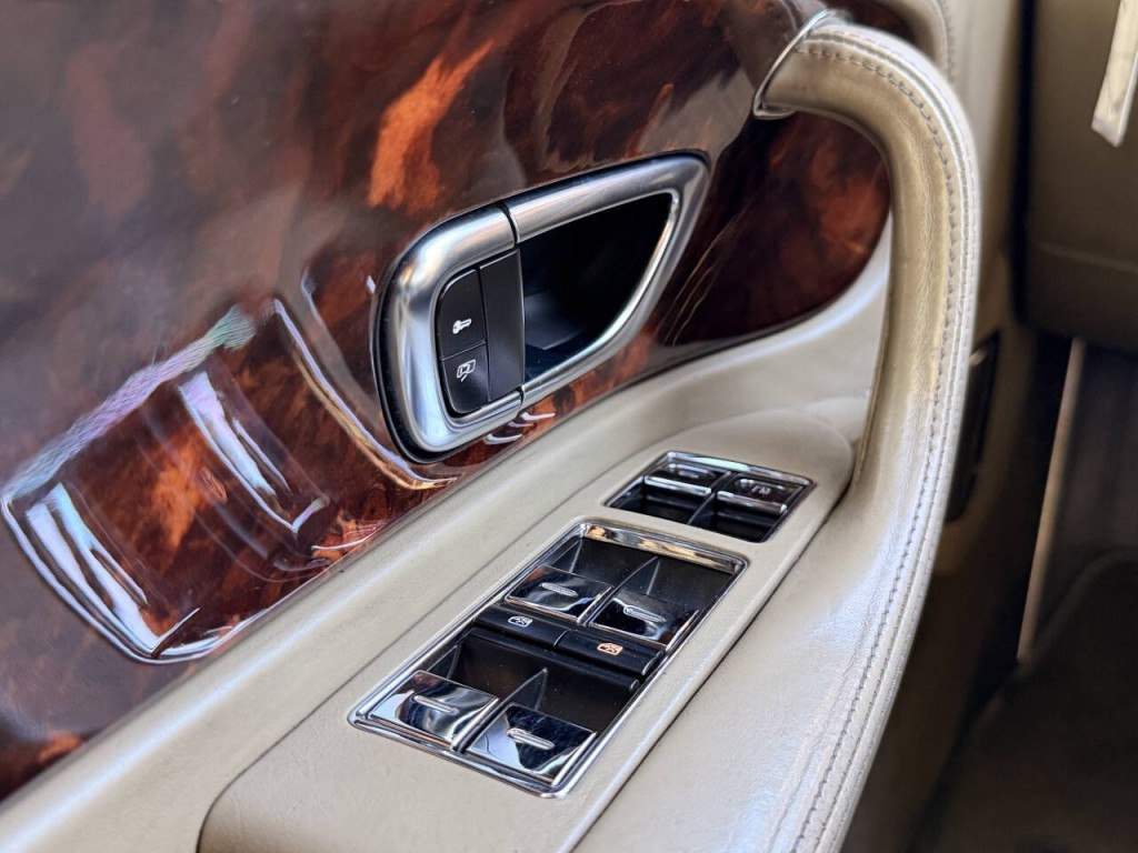 2005 Bentley Continental Image 41
