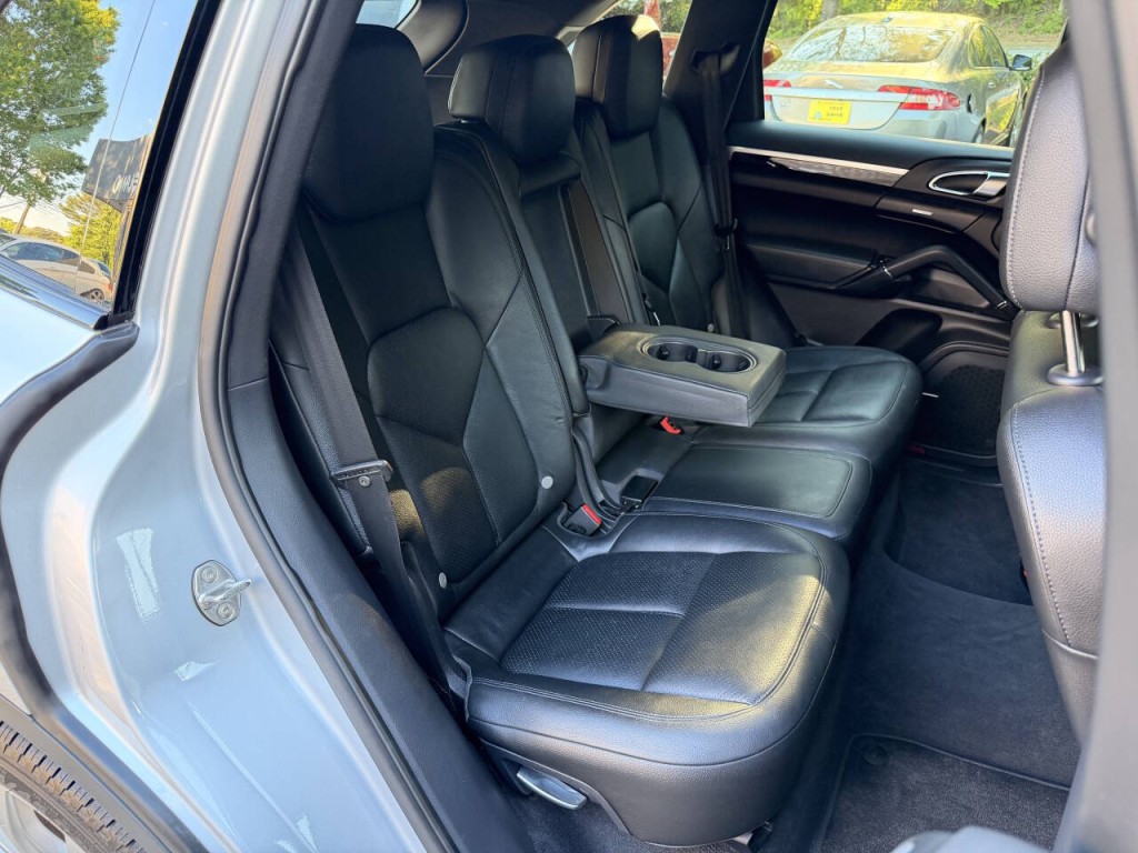 2012 Porsche Cayenne Image 25