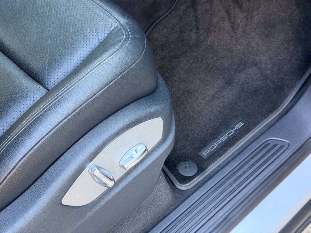 2012 Porsche Cayenne Image 28