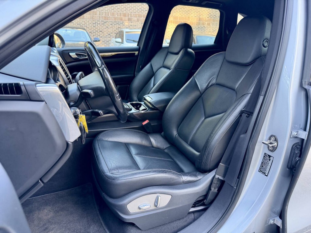 2012 Porsche Cayenne Image 32