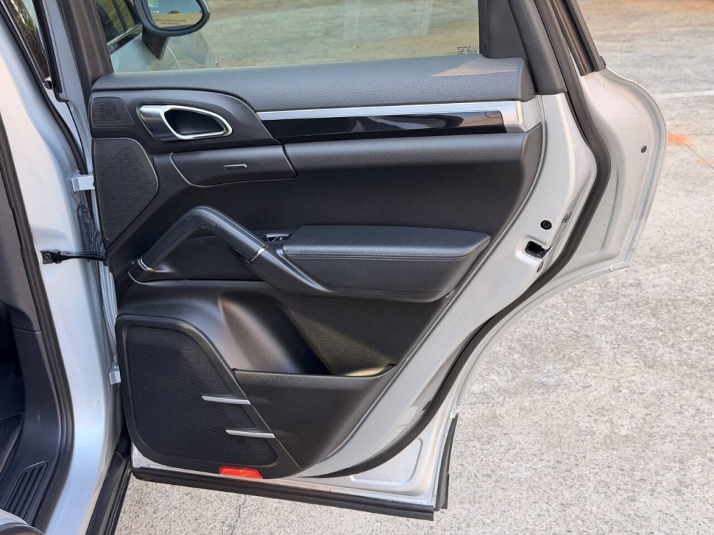 2012 Porsche Cayenne Image 36