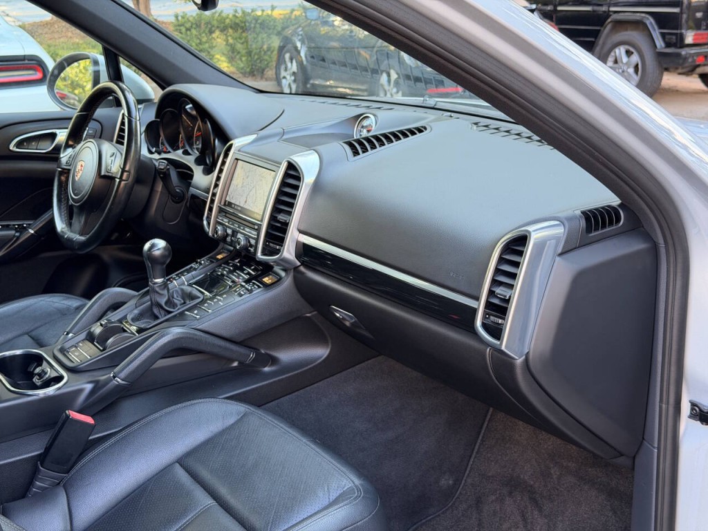 2012 Porsche Cayenne Image 39