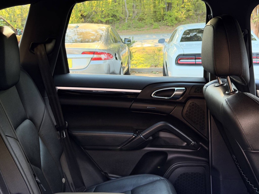 2012 Porsche Cayenne Image 40
