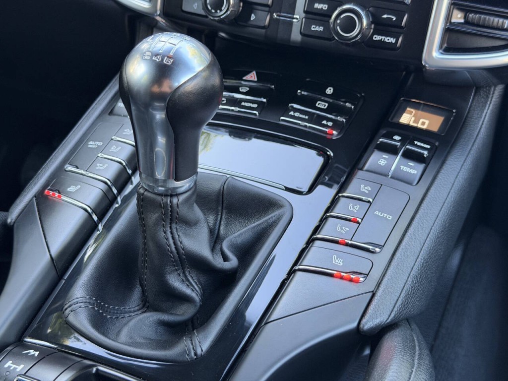 2012 Porsche Cayenne Image 1