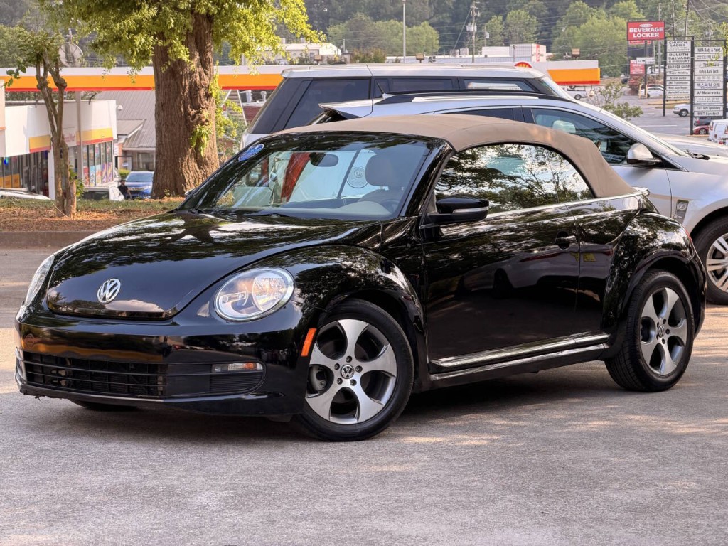 2015 Volkswagen Beetle Image 2