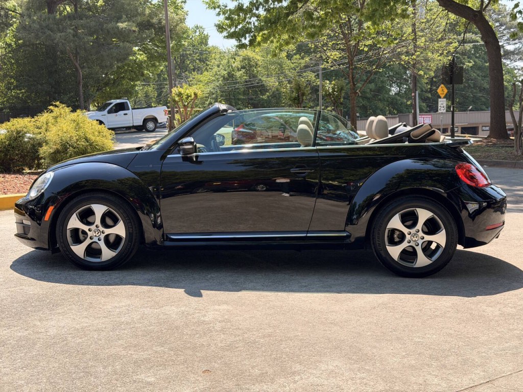 2015 Volkswagen Beetle Image 3