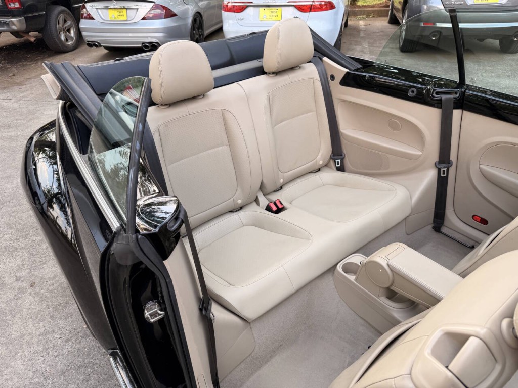 2015 Volkswagen Beetle Image 9