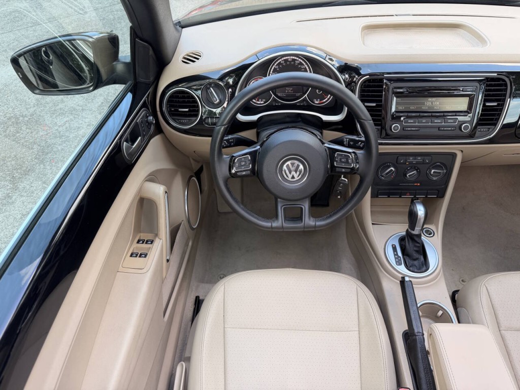 2015 Volkswagen Beetle Image 15
