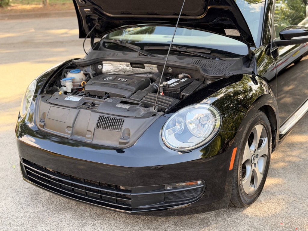 2015 Volkswagen Beetle Image 17
