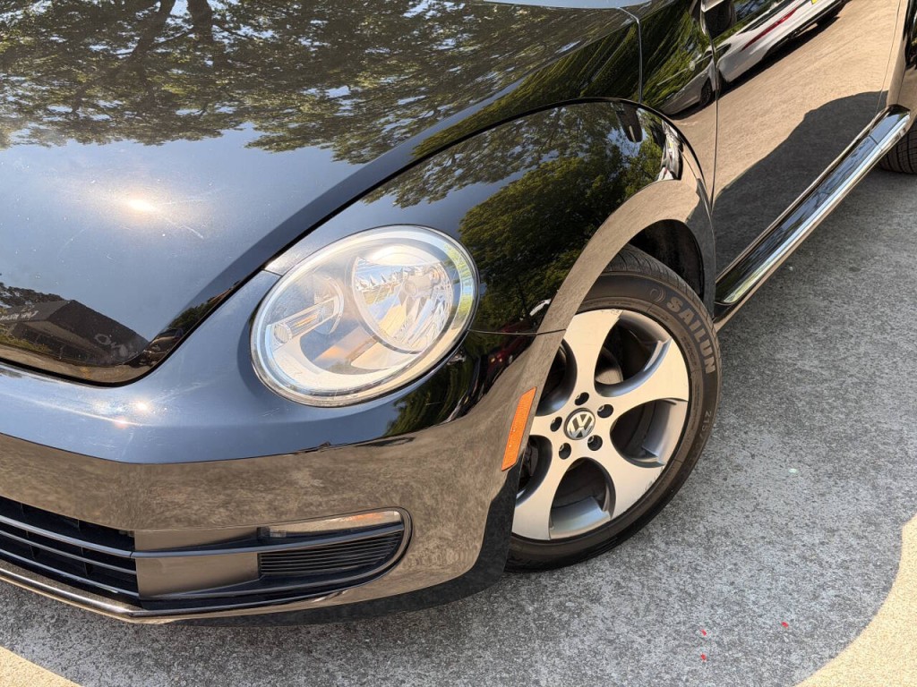 2015 Volkswagen Beetle Image 19
