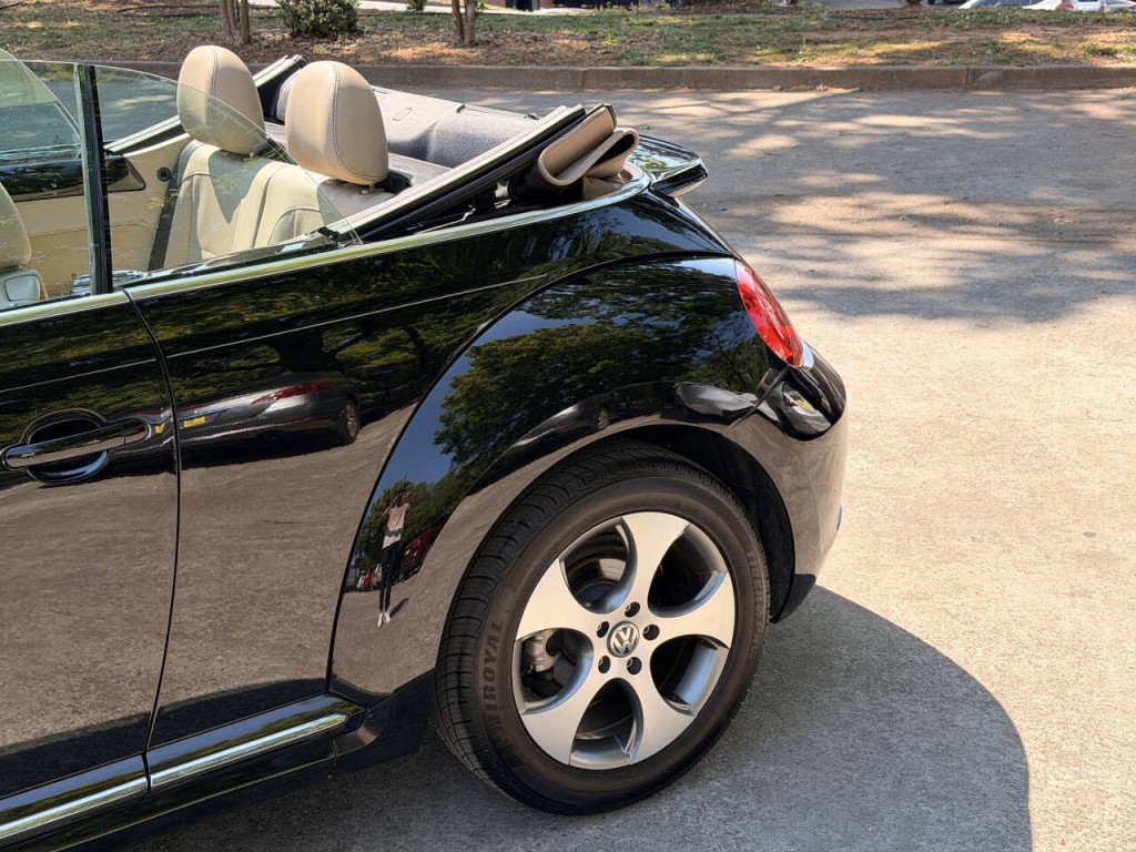 2015 Volkswagen Beetle Image 20