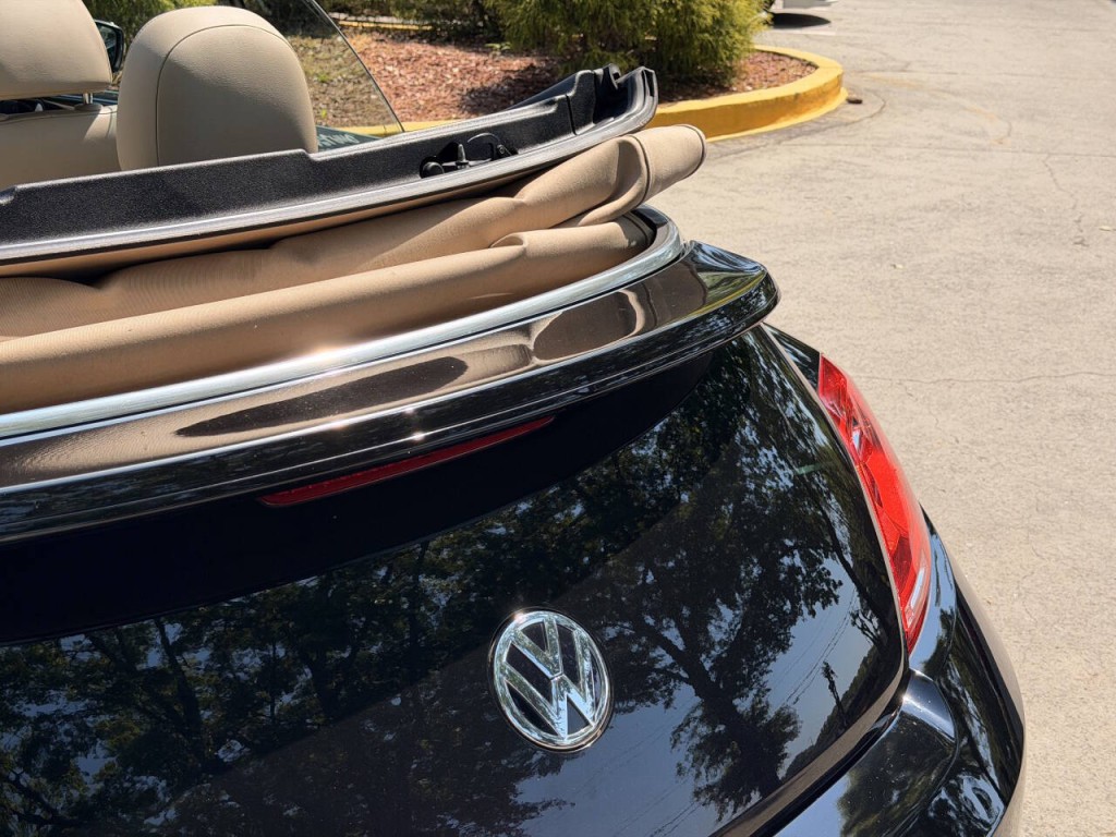 2015 Volkswagen Beetle Image 22