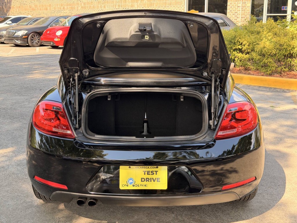 2015 Volkswagen Beetle Image 25