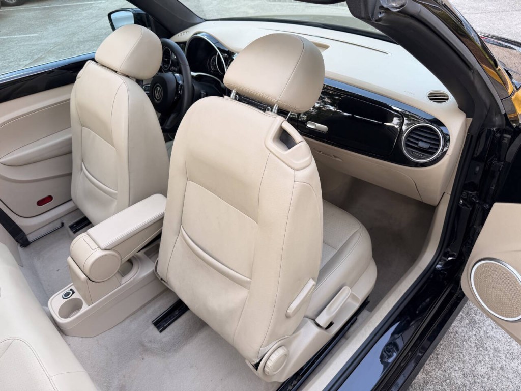 2015 Volkswagen Beetle Image 27