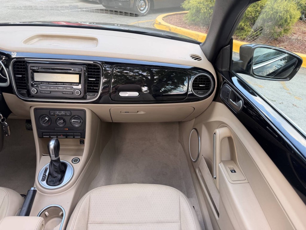 2015 Volkswagen Beetle Image 29