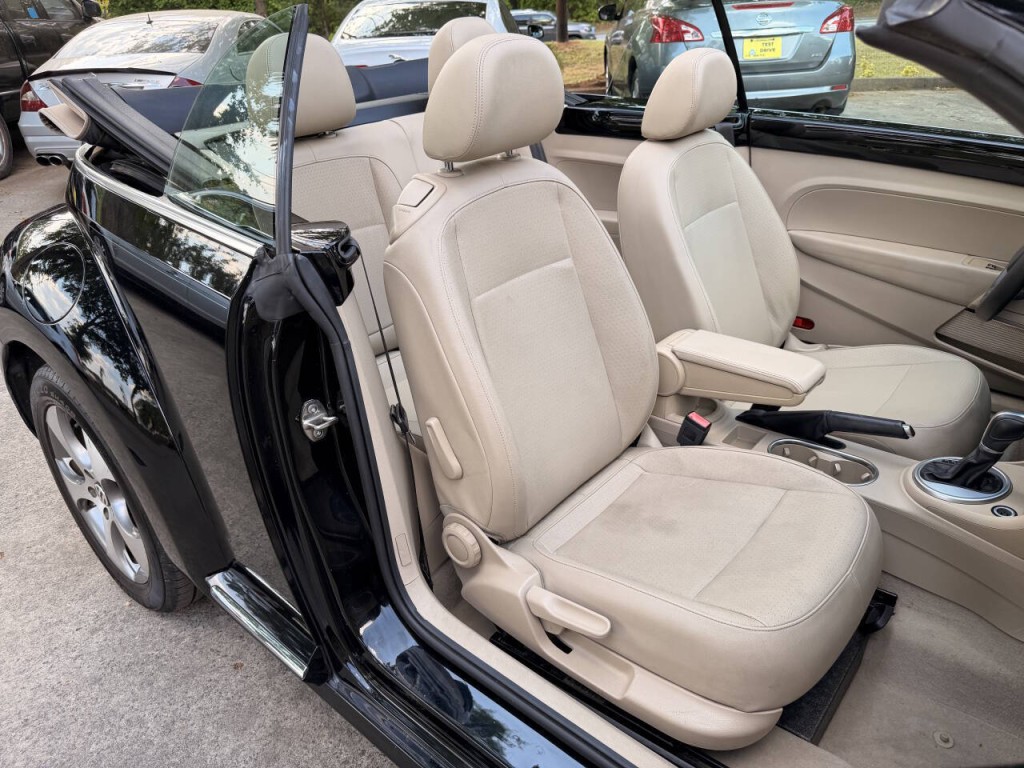2015 Volkswagen Beetle Image 33