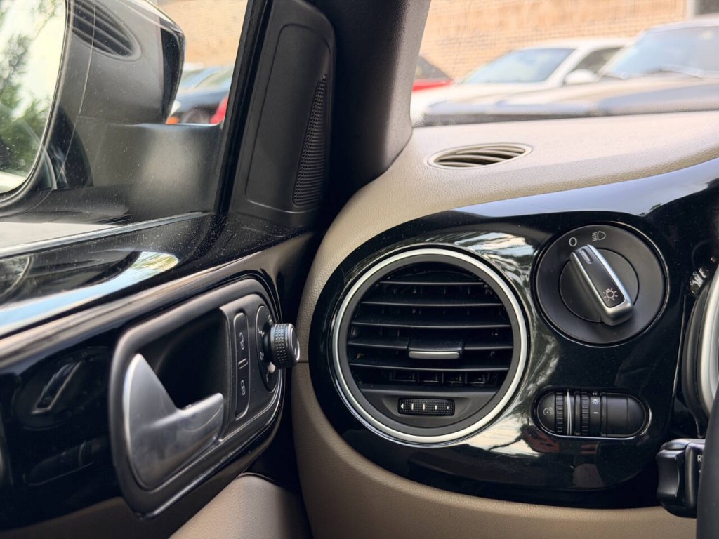 2015 Volkswagen Beetle Image 39