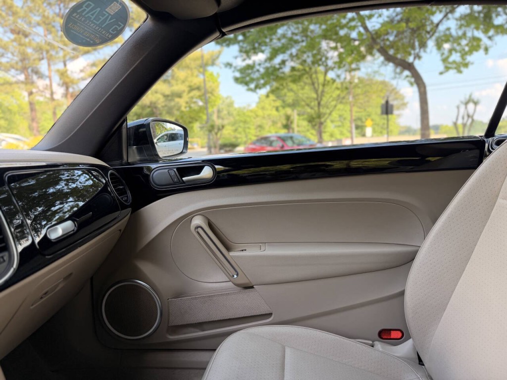 2015 Volkswagen Beetle Image 46