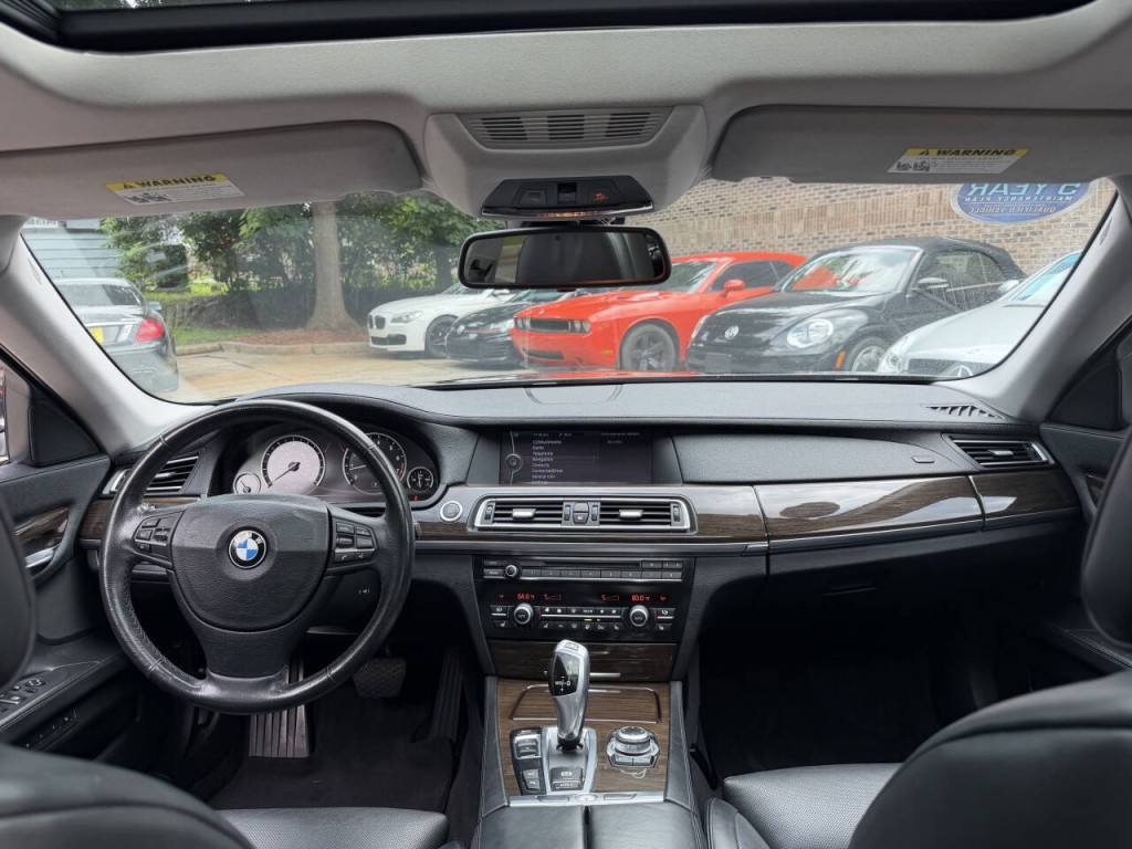 2010 BMW 7 Series Image 5