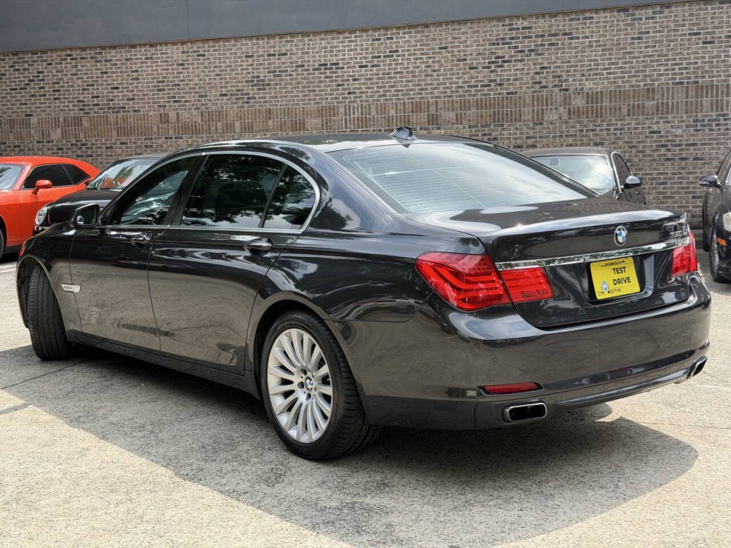 2010 BMW 7 Series Image 6