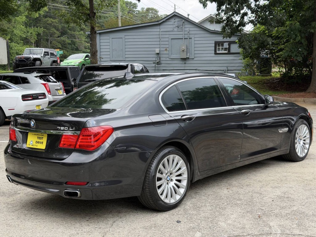 2010 BMW 7 Series Image 9