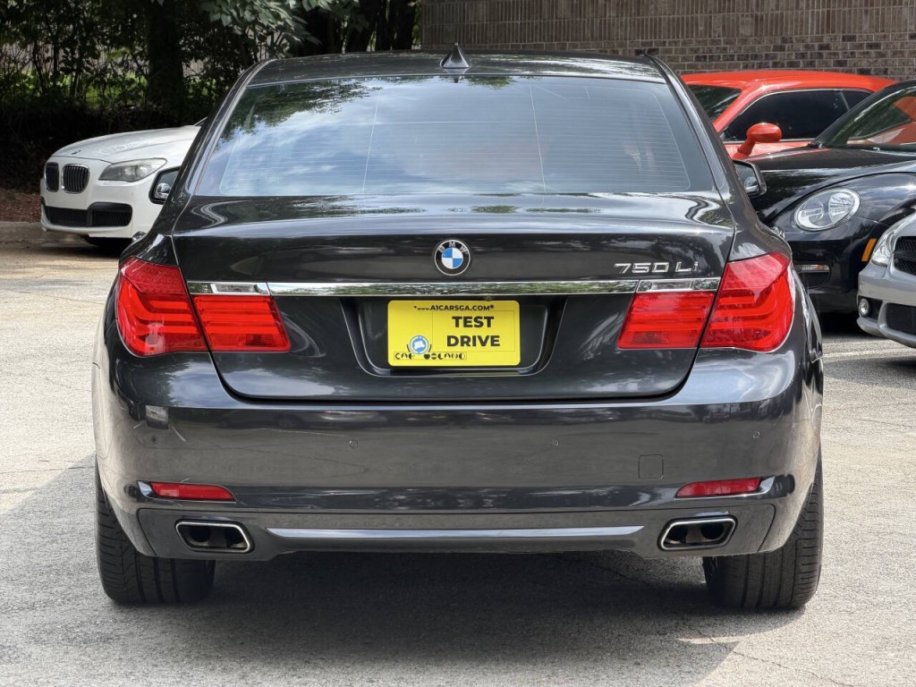 2010 BMW 7 Series Image 11