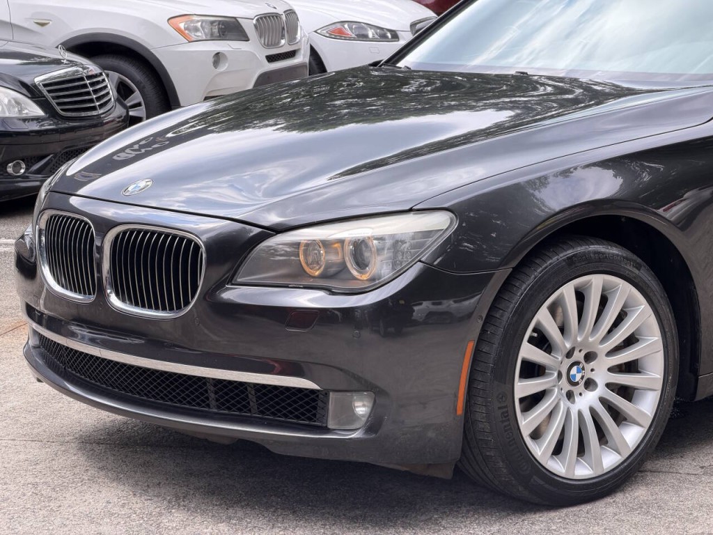 2010 BMW 7 Series Image 12