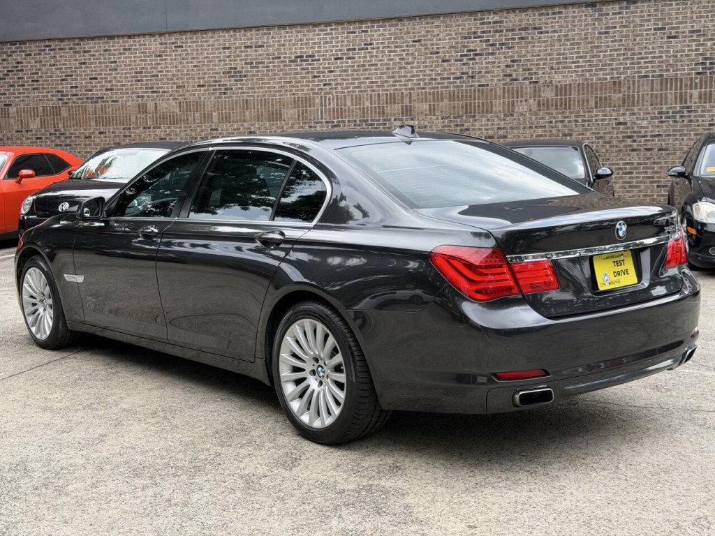 2010 BMW 7 Series Image 15