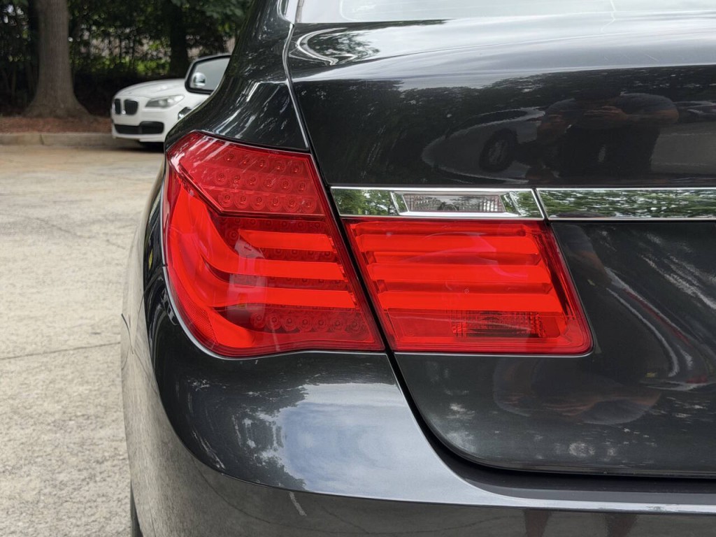 2010 BMW 7 Series Image 23