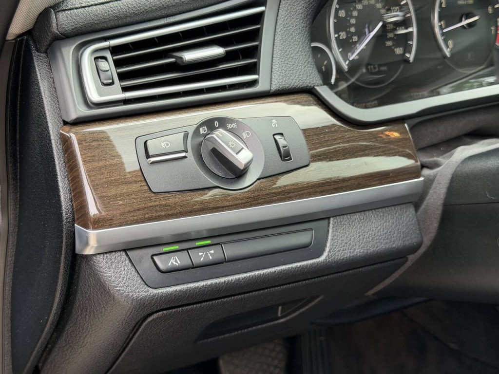 2010 BMW 7 Series Image 26